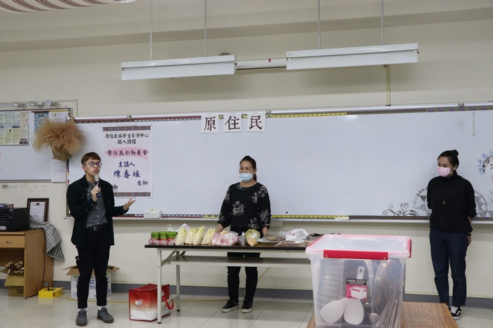 凱銘老師介紹本次課程及老師