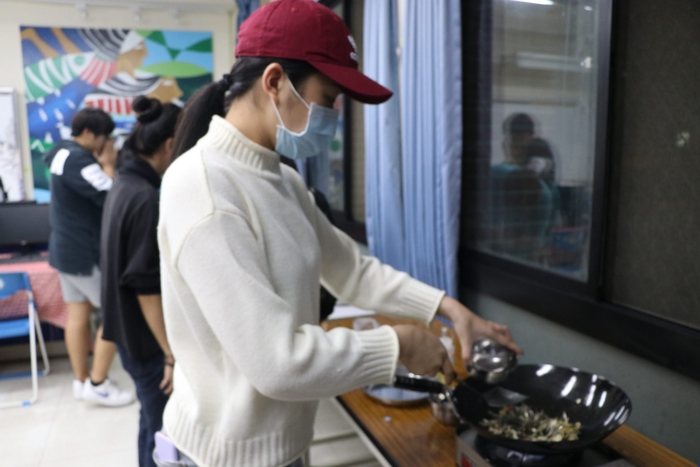 專班學生自己動手做美食~