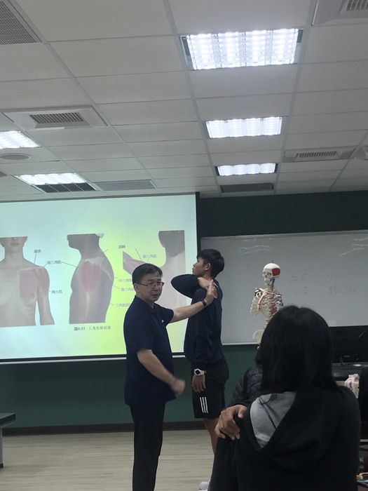 同學上台做示範