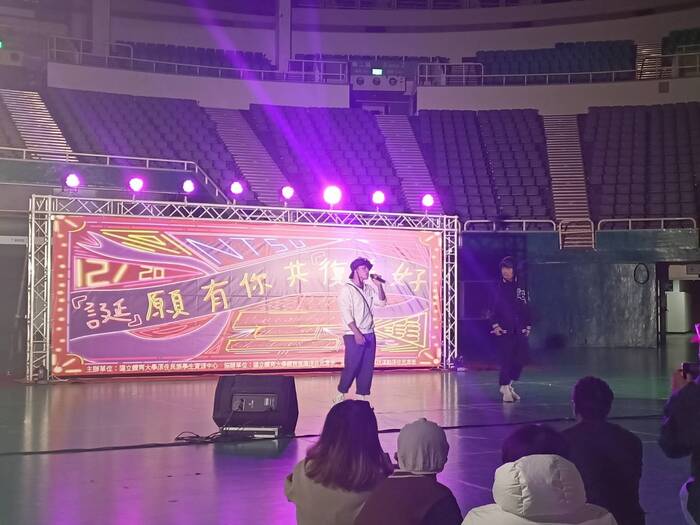 演唱自創曲