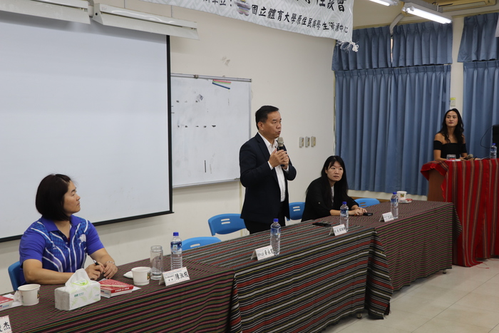 邱炳坤校長帥氣致詞~